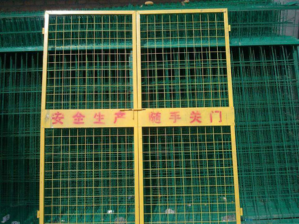 電梯安全防護門 - 安平縣貝納豐絲網制品有限公司圖片1
